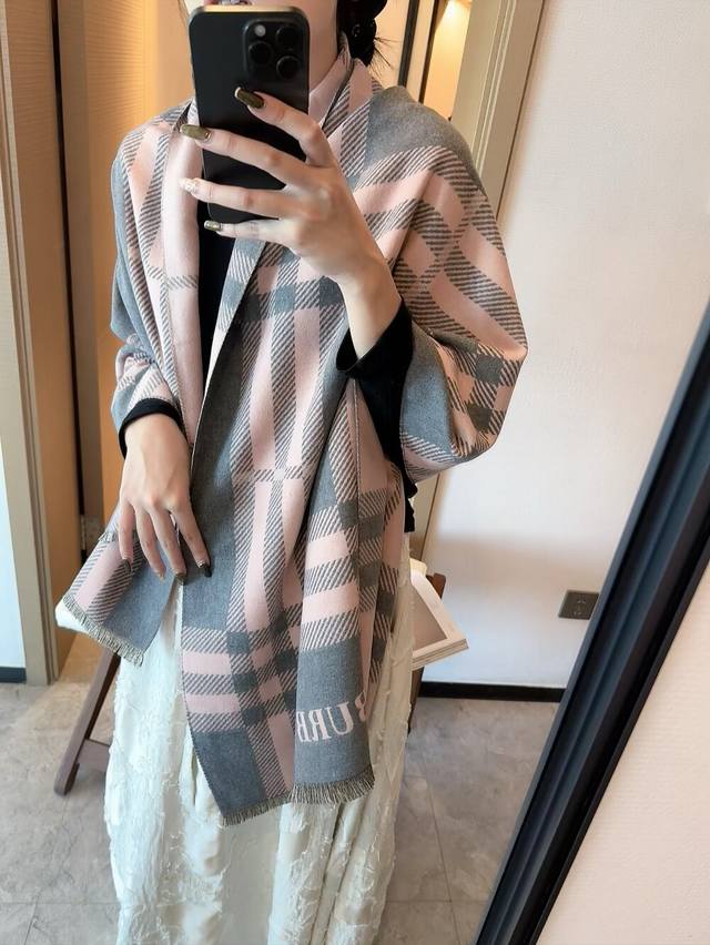 This Burberry reversible scarf is absolutely gorgeous! It's so stylish and charm