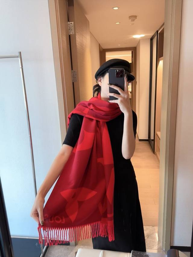 Hot Selling New Arrival - Couple Style, Lv Exclusive Item. Luxury in every size.