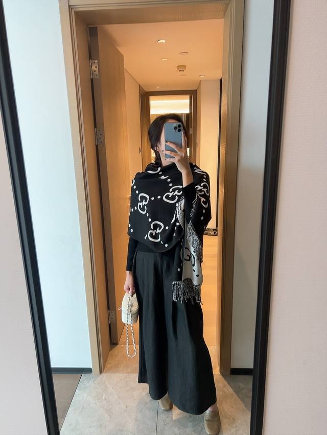 The latest style is so popular that Gucci boutiques worldwide are sold out!! Our