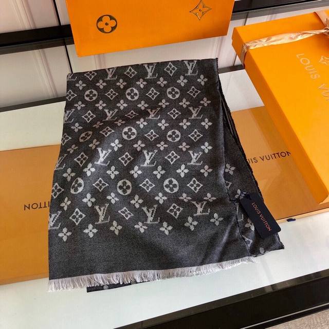 New Arrival! LV's latest top-tier high-end design, truly beautiful in person. Th