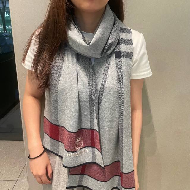VIP Recommendation: Burberry's latest Tb scarf, top-quality cashmere scarf, a ho