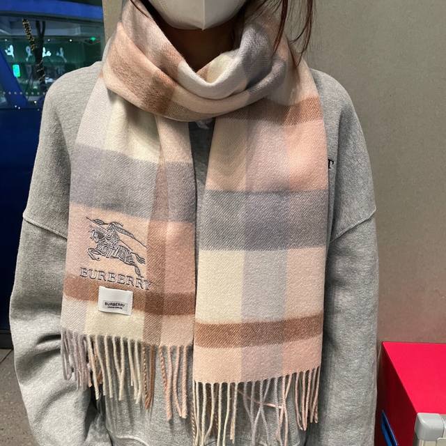 Burberry classic cashmere check scarf, latest condition from the boutique. The b