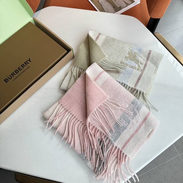 This Burberry reversible scarf is absolutely gorgeous! It's so stylish and charm
