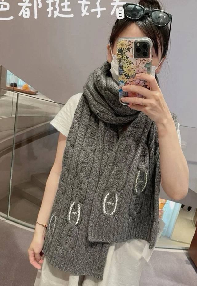 Hermes Cable Knit Scarf! Understated yet sophisticated autumn/winter style!! New