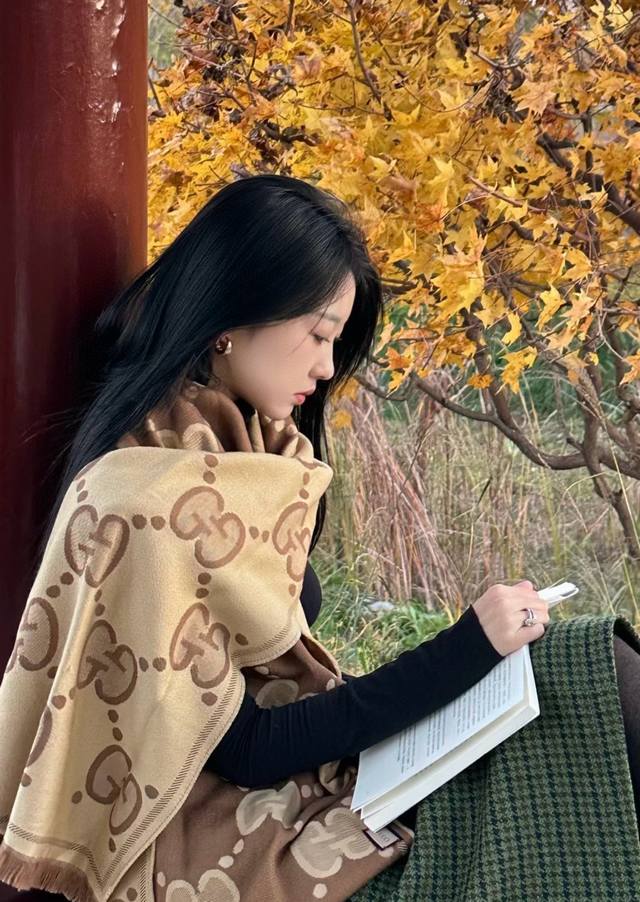 Gucci worsted jacquard double-faced wool! Available simultaneously on the offici