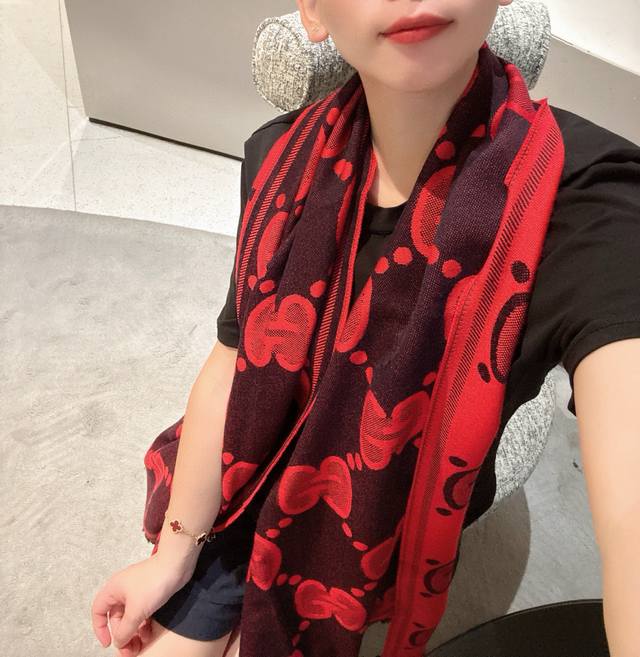 Gucci worsted jacquard double-faced wool! Available simultaneously on the offici