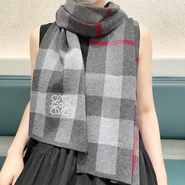 Hot-selling top-tier Loewe double-sided cashmere scarf, directly supplied to Dub
