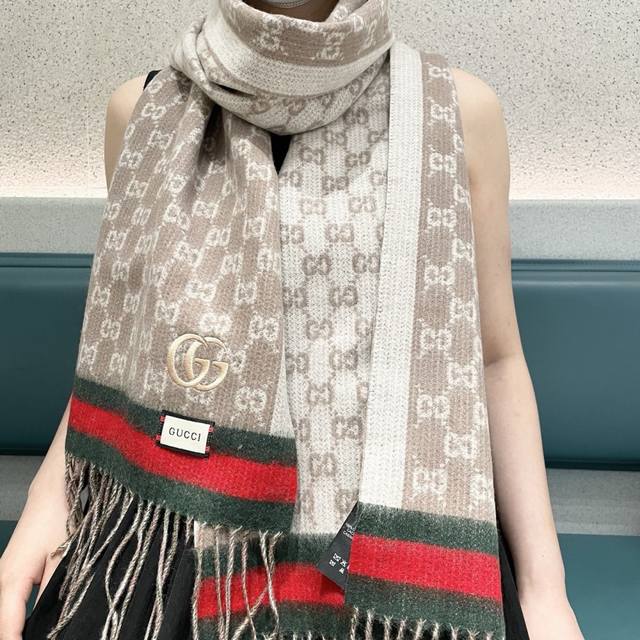 A really nice Gucci scarf! I love the fabric, it's so soft and comfortable. The
