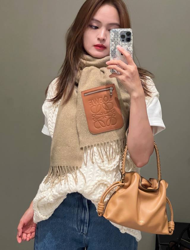 New Arrival! Loewe's rare gentle color scheme, understated yet elegant. Highly r