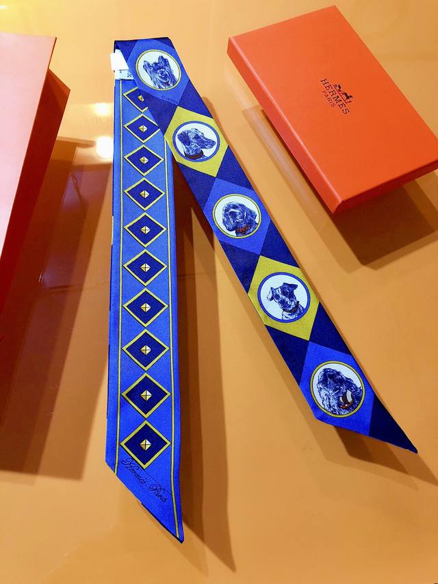 Phms2107 Hermes Puppy Headband, Reversible! Crafted from top-quality twill silk,