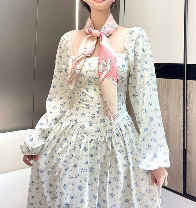 L-shaped luggage, featuring the 90-inch Let's Go Monogram jacquard, tells the st