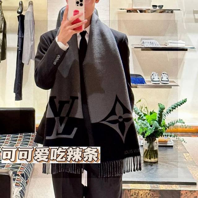 Lv Graphic Dual scarf is crafted from a soft, high-quality wool blend and cut in