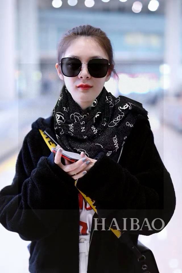 New Arrival! This shimmering, custom-made silver-thread cashmere long scarf is a