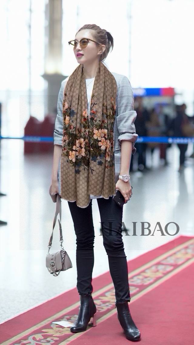 Beautiful inside and out, stunningly gorgeous! I absolutely love the look of thi