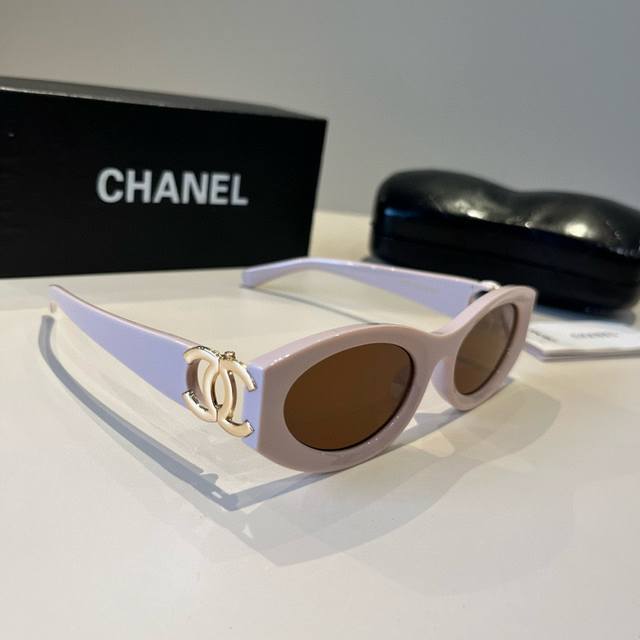 Chanel's popular sunglasses, a must-have for sun protection and face shaping.