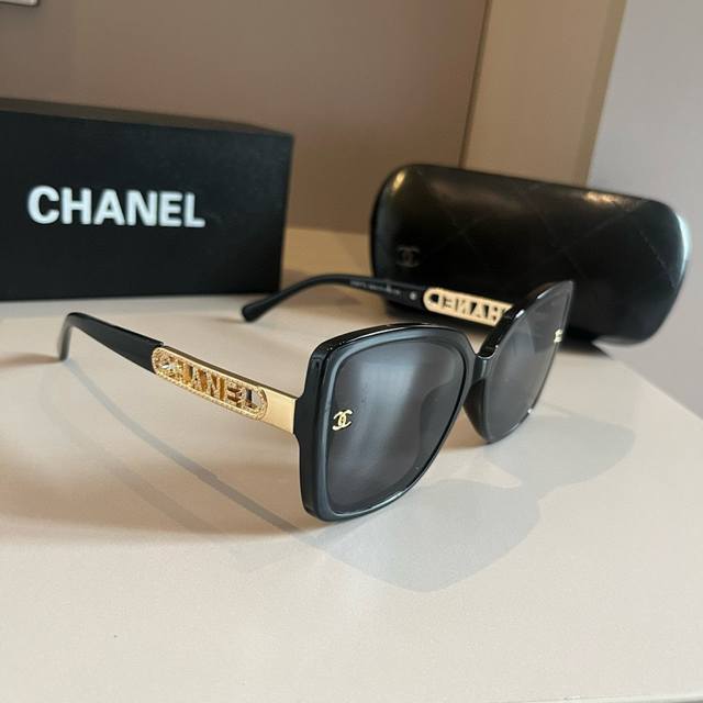 Chanel sunglasses, round-faced beauties, look here! Super flattering for chubby