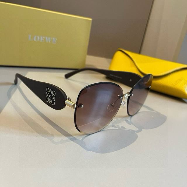 Loewe sunglasses Ddd