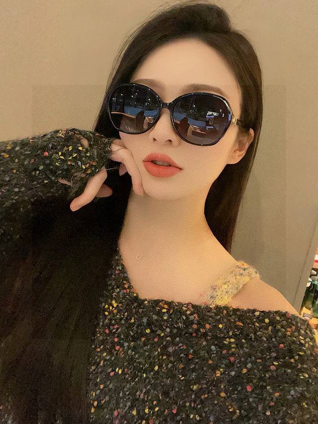 Chanel 2025 New Trendy Square Frame Sunglasses, Comfortable to Wear, Popular Sty