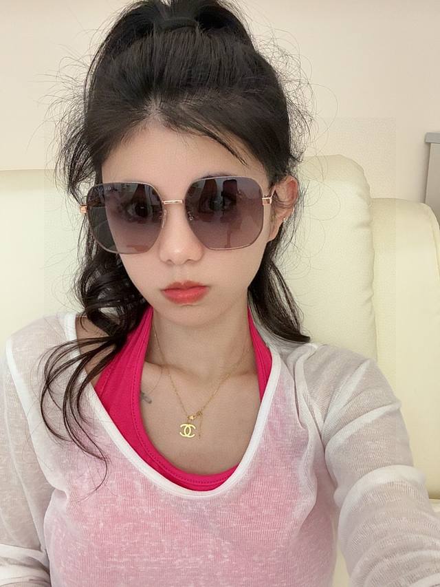 Polarized Gucci series. Classic square frame design, flattering for all face sha