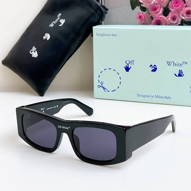 Off-White's latest design style, original custom 10.0 stencil Oeri056F. It almos