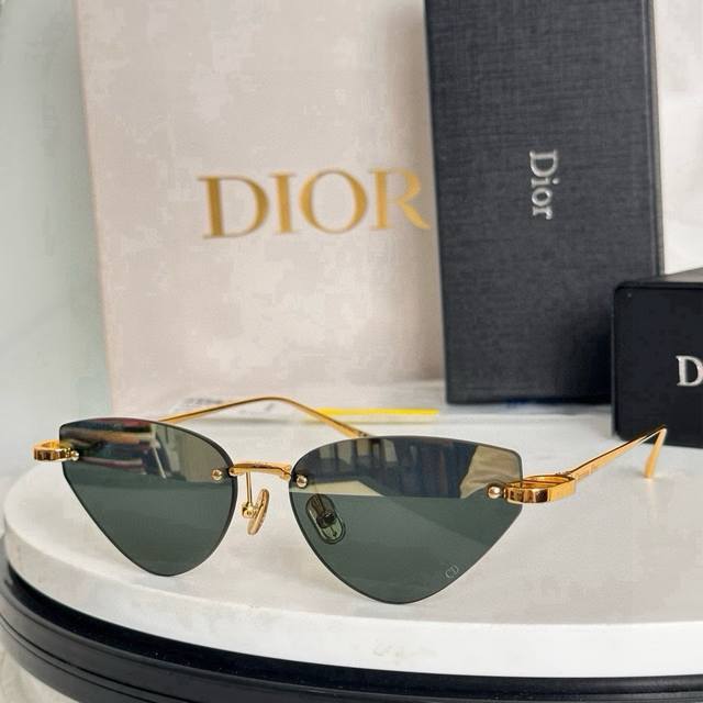 New Arrival: Dior Mod: Cdiorb5U Size: 57mm x 14-135mm Ddd