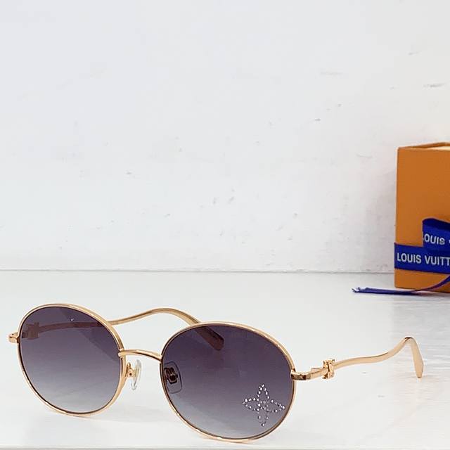 Louis Vuitto* Model: Z1666 Size: 55 ports 19-145 Ddd