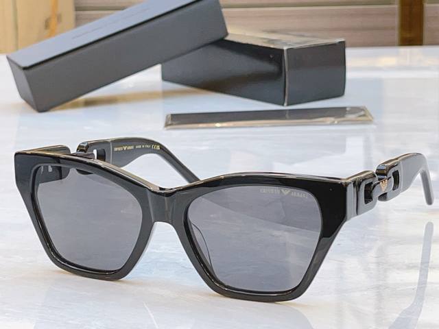 Emporio Armani new sunglasses, Model: Ea4203U, Size: 56 (18-147 mm)