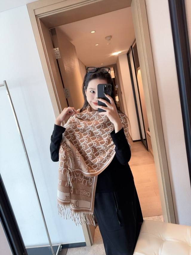 Dior 100% Cashmere Scarf! Stunning color scheme, hot-selling style, latest bouti