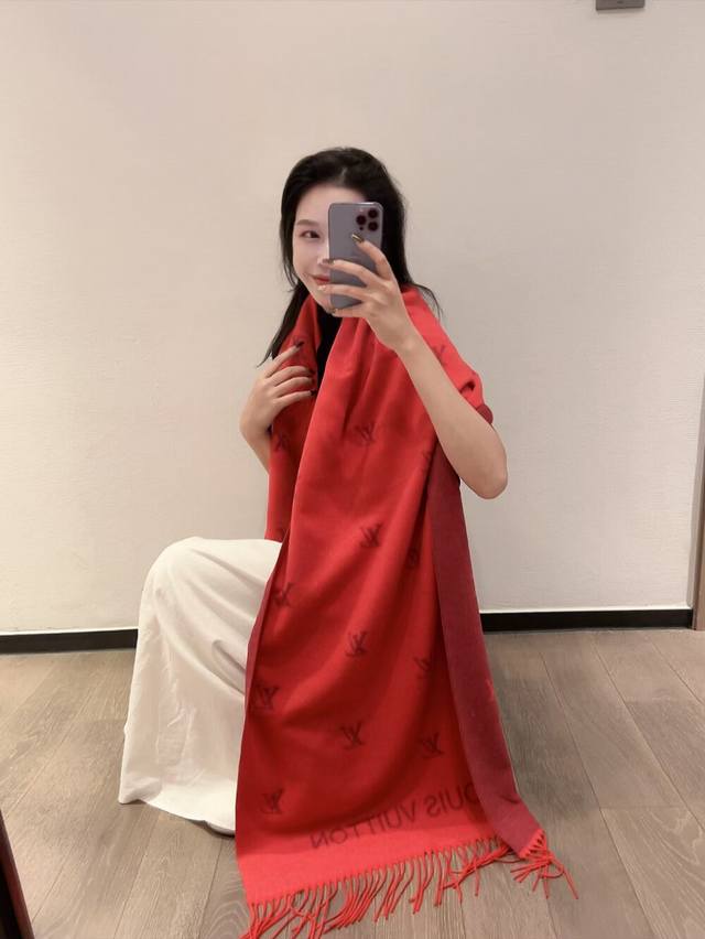 Top-quality, heavyweight, expert-level recommendation: This high-end cashmere kn