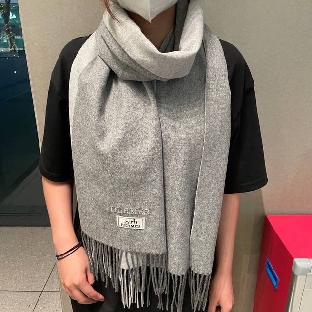 Hermes-style scarf - a rare find! These are export orders, so they're hard to co