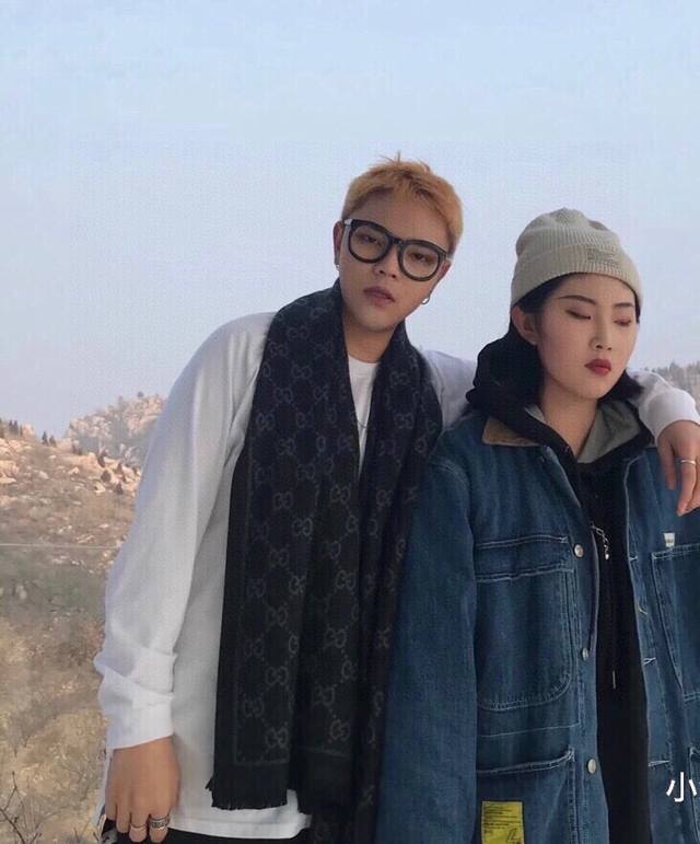 This classic Gucci double G jacquard reversible shawl is suitable for both men a