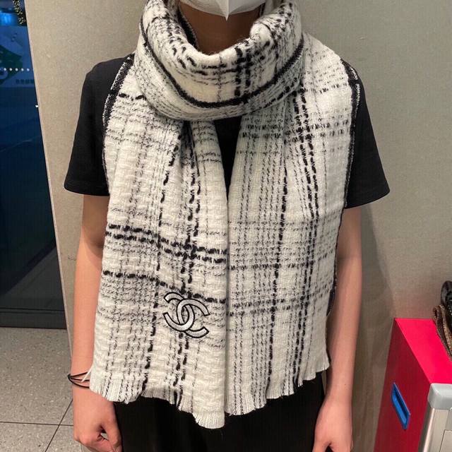 Chanel New Check Scarf/Shawl, Silver Thread Trim, Fashionable and Luxurious, Sup