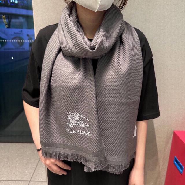 Burberry's new arrivals are here! Overseas original, boutique original, exquisit