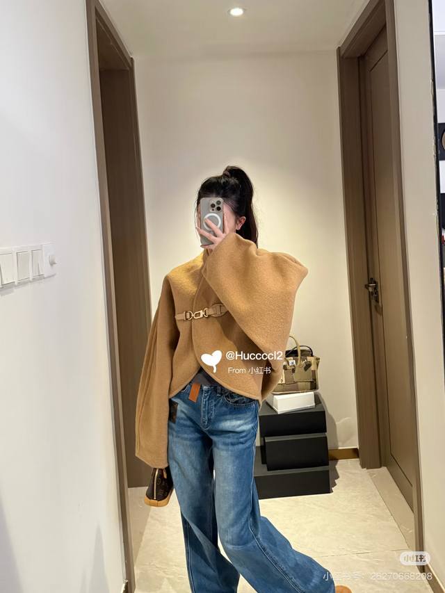 Lv Double-sided Jacquard Cashmere Shawl | Luxurious Two-Tone Style, Effortless C