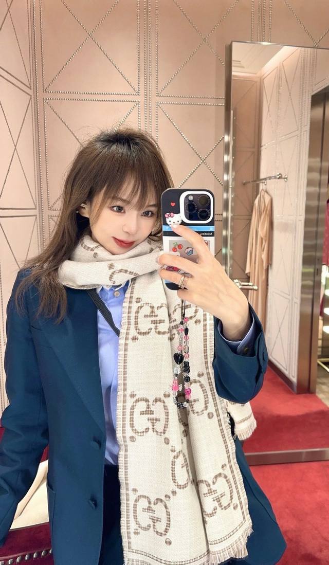 High-quality newest color available! G-brand style logo scarf. Fabric: Wool, Siz