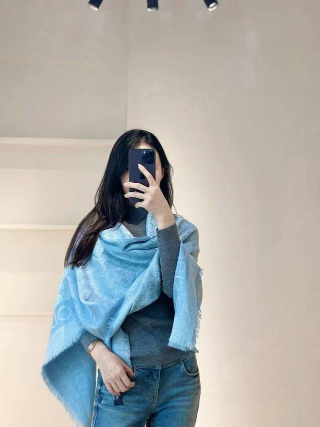 LV 2025 New Shawl, reminiscent of the unique texture of cherished jeans weathere