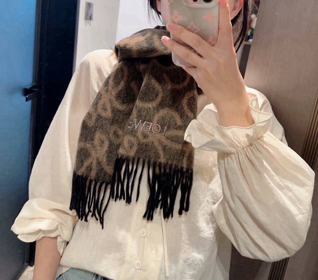 Loewe. Unisex scarf, highly recommended for personal use, a rare high-end men's