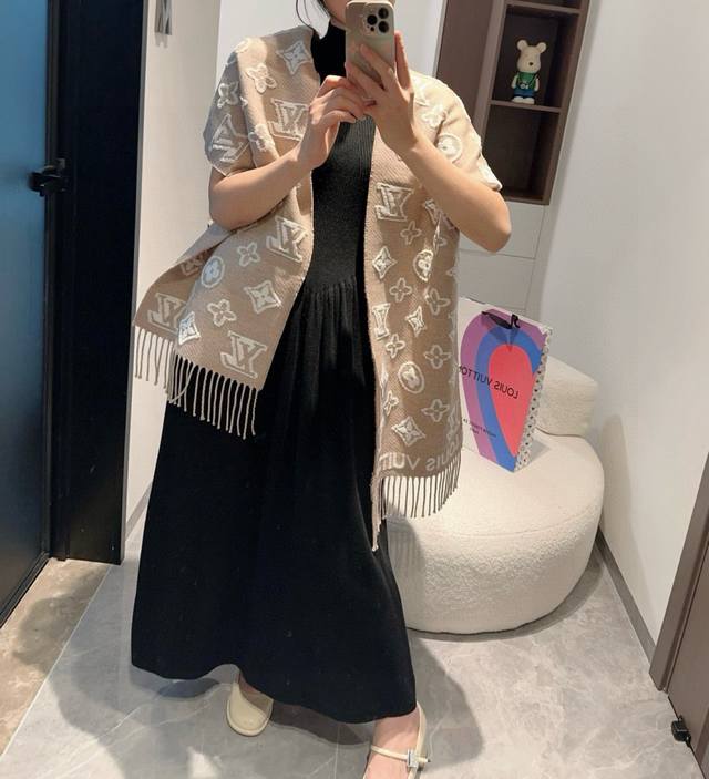 3D embossed finish, newest item, same as those in boutiques, 3D embossed logo, s