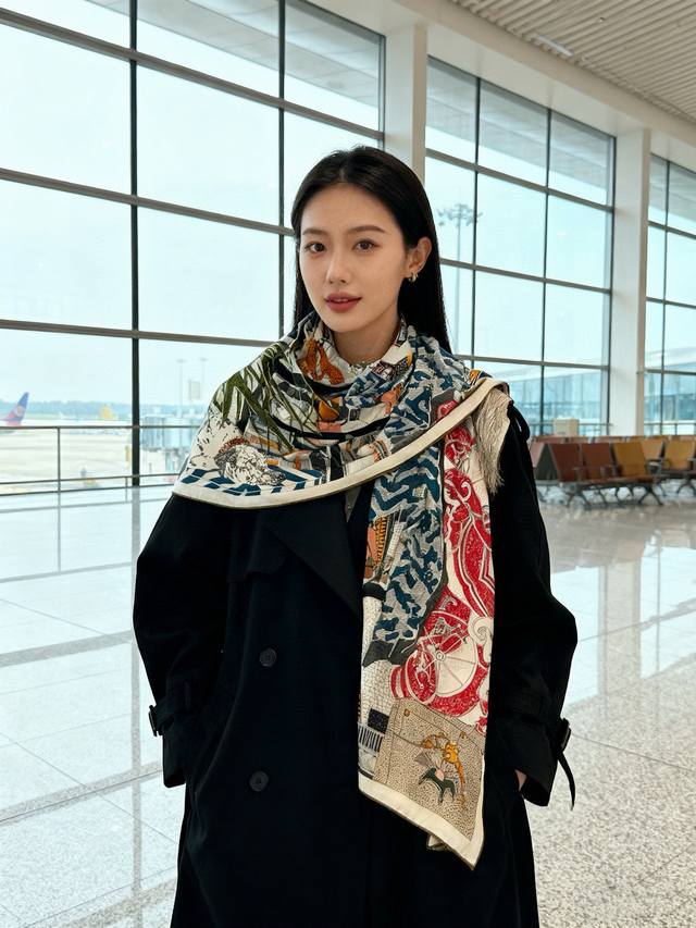 2025 Autumn/Winter Pre-Arrival Double-Sided Tonal Velvet Square Scarf, Hand-Roll