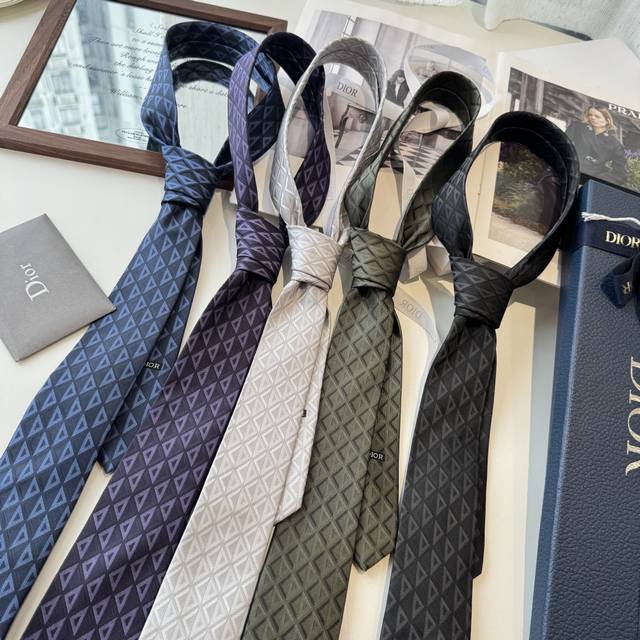 Dior's new men's silk check tie. A rare choice showcasing exquisite craftsmanshi