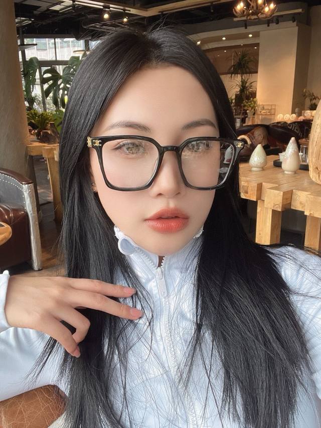 Celine, a popular item on Xiaohongshu (Little Red Book) featuring a cleverly des