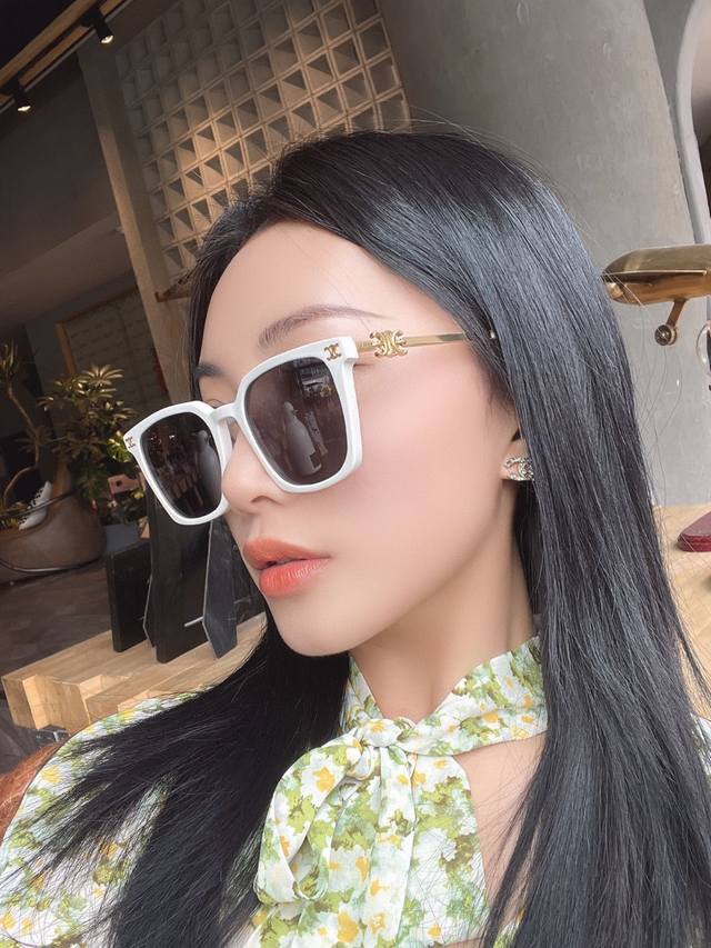 Celine, a popular item on Xiaohongshu (Little Red Book) featuring a cleverly des