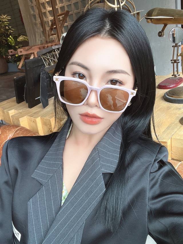 Celine, a popular item on Xiaohongshu (Little Red Book) featuring a cleverly des