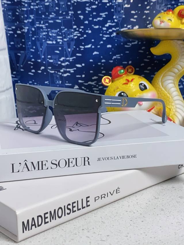 Dior 2025 New Women's Sunglasses, Trendy High-End Square Large Frame Korean Styl