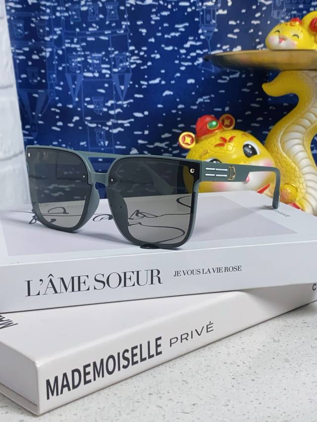 Dior 2025 New Women's Sunglasses, Trendy and High-End Square Frame Korean Style