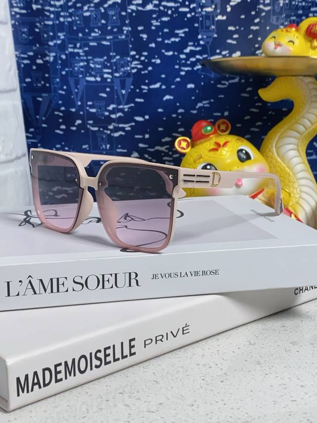 Dior 2025 New Women's Sunglasses, Trendy High-End Square Large Frame Korean Styl