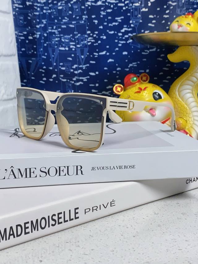 Dior 2025 New Women's Sunglasses, Trendy and High-End Square Large Frame Korean