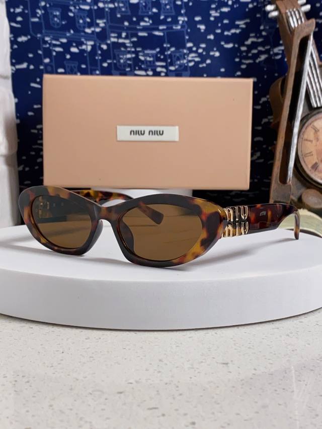 Miumiu cat-eye sunglasses, sweet and cool modern girls, look here! is totally na