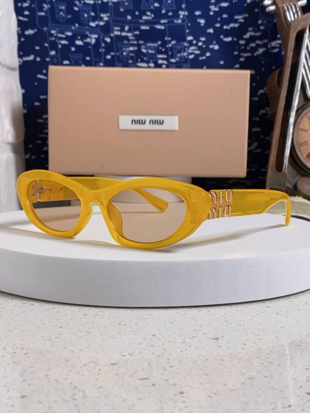 Miumiu cat-eye sunglasses, sweet and cool modern girls, look here! is totally na