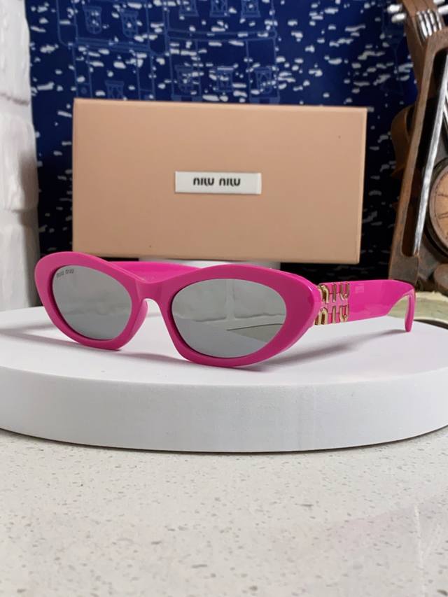 Miumiu cat-eye sunglasses, sweet and cool modern girls, look here! is totally na